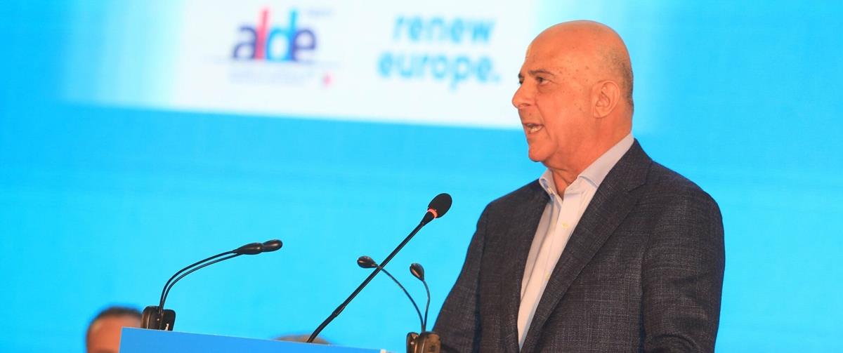 5435166585766343 cats