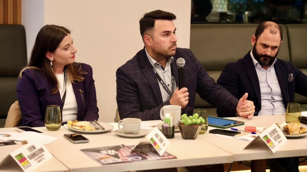 Ελευθέριος Παυλίδης και Μαρία Δινάκη: Η Socialize ME και πώς βοηθά τις επιχειρήσεις να αναπτύξουν τα brands τους