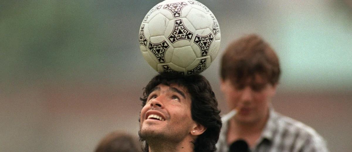 Αθώος δηλώνει ο γιατρός του Μαραντόνα, άρχισε εκ νέου η δίκη για τις συνθήκες θανάτου
