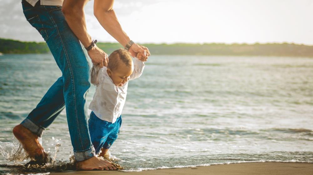 5456696501338383 baby father beach