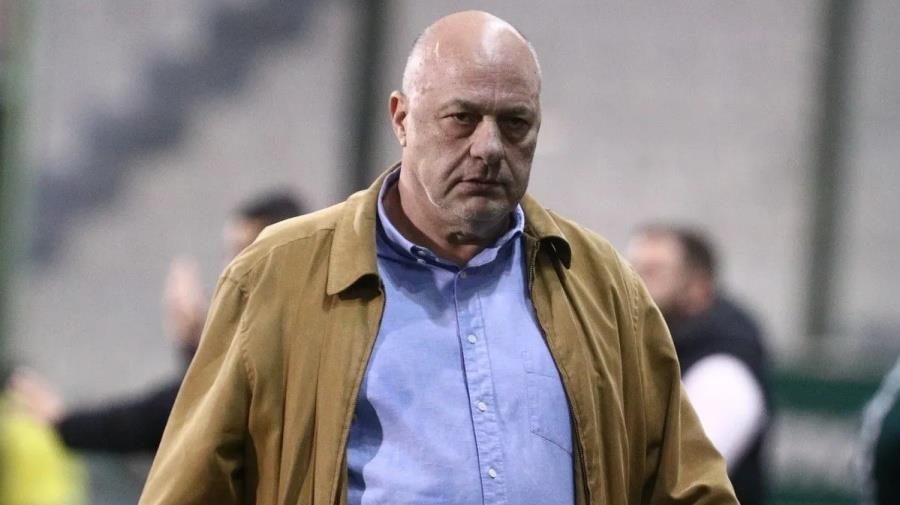 «Ήρθε η ώρα κύριε Λανουά, αν έχεις λίγη τσίπα, το καλοκαίρι να μας αδειάσεις τη γωνιά»