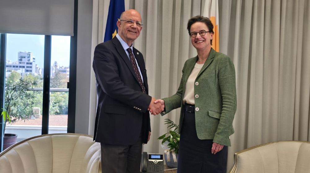 5467673151018643 Keravnos Verena Ross