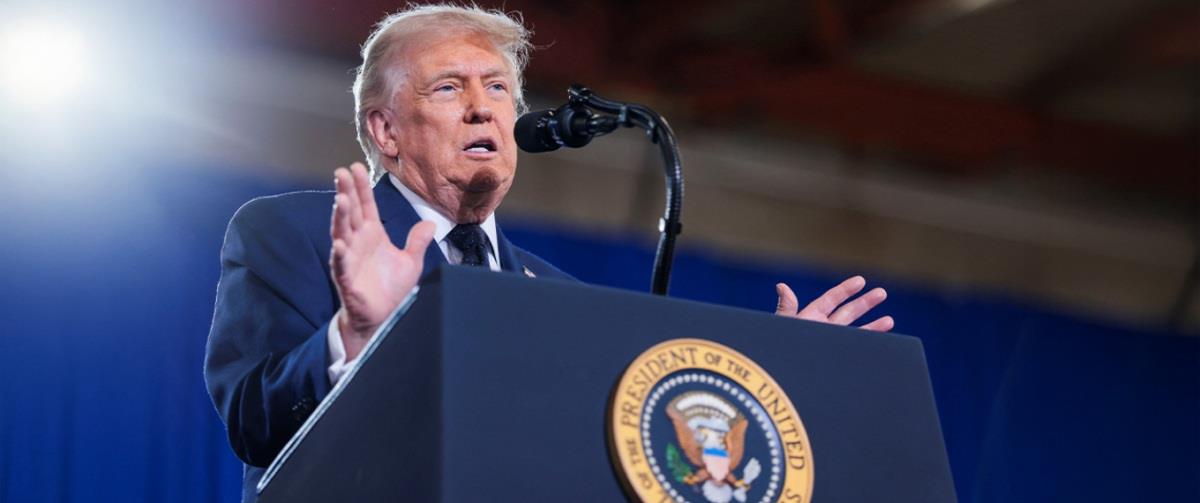 5487939451774007 maketa-trump-podium