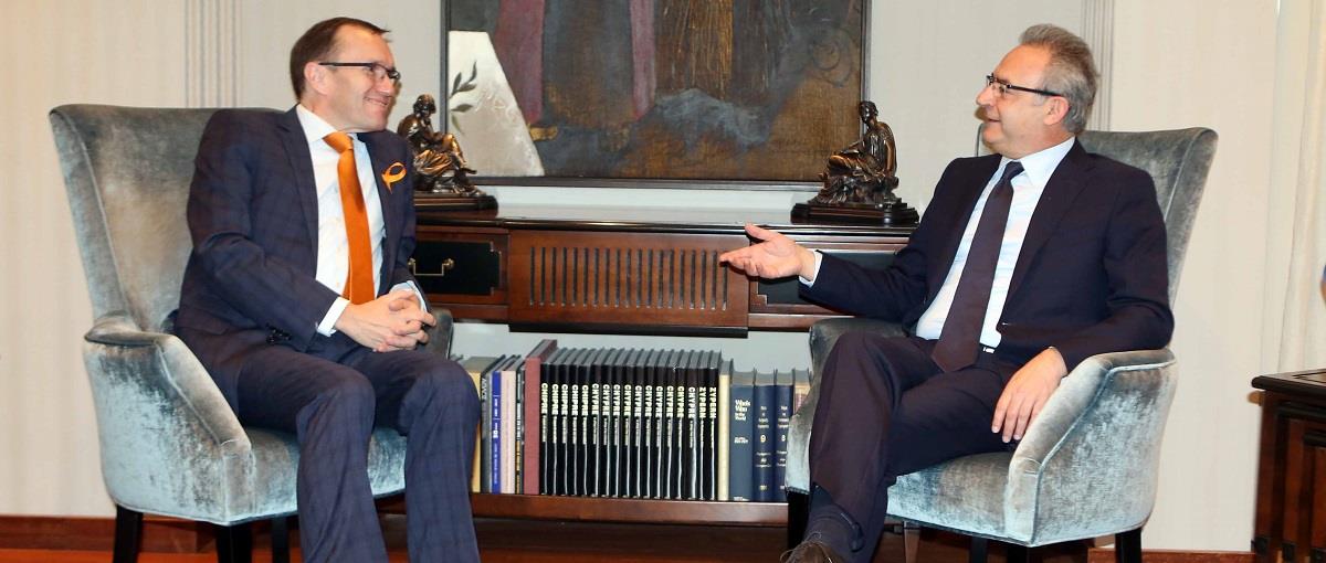 ΑΒΕΡΩΦ ΕΙΝΤΕ 