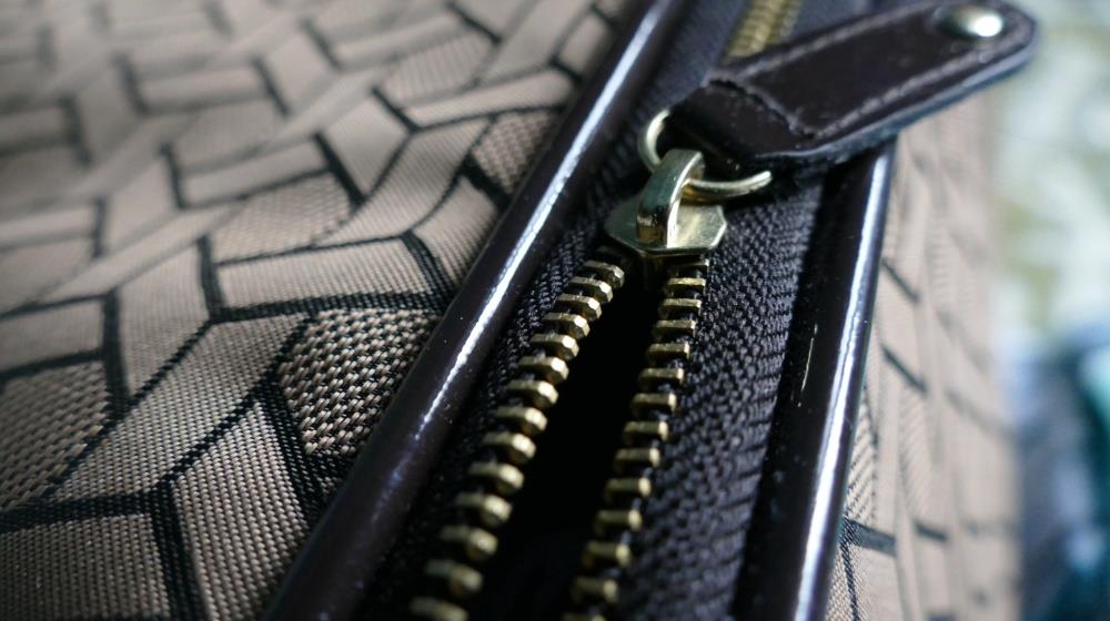 5504834808244618 handbag zip