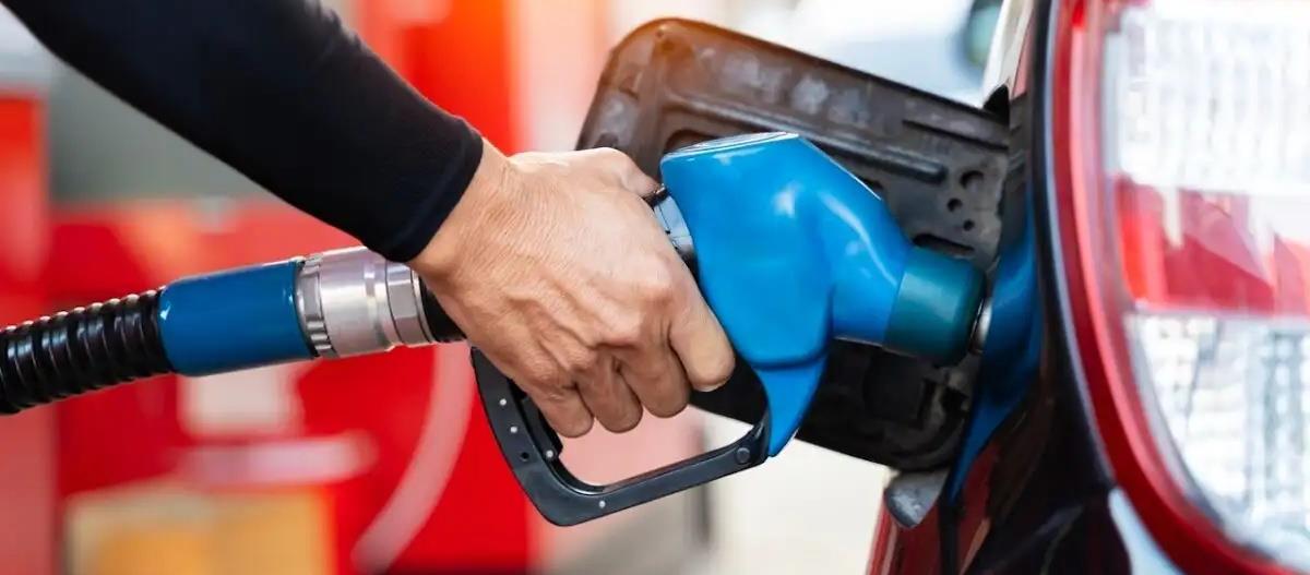 Μειώθηκε κατά 6,5 σεντ το λίτρο η τιμή της αμόλυβδης 95 και κατά 10,8 του πετρελαίου-Αναμένονται περαιτέρω μειώσεις το επόμενο διάστημα