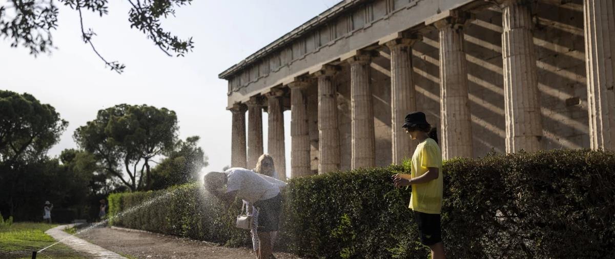 Η Ελλάδα σε ζώνη υψηλού κινδύνου για ακραίες θερμοκρασίες-Τι λέει καθηγητής για τα επικίνδυνα κύματα καύσωνα στην Ευρώπη
