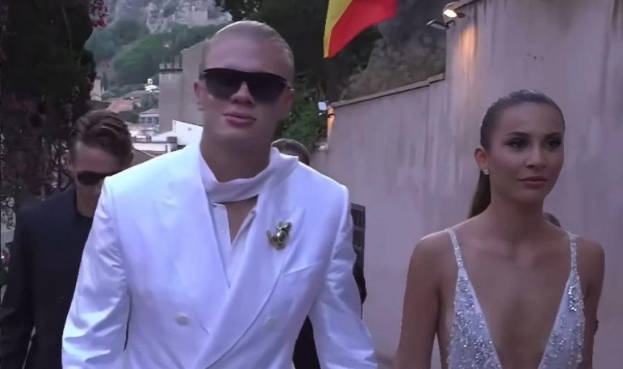 ΒΙΝΤΕΟ: O Χάαλαντ σε εκδήλωση της Dolce & Gabbana με φόντο το Ιόνιο και μεταξωτό κοστούμι
