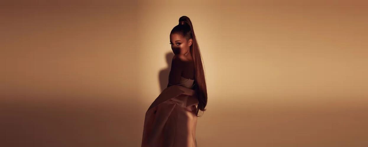 5549826612667053 ARIANA GRANDE 1