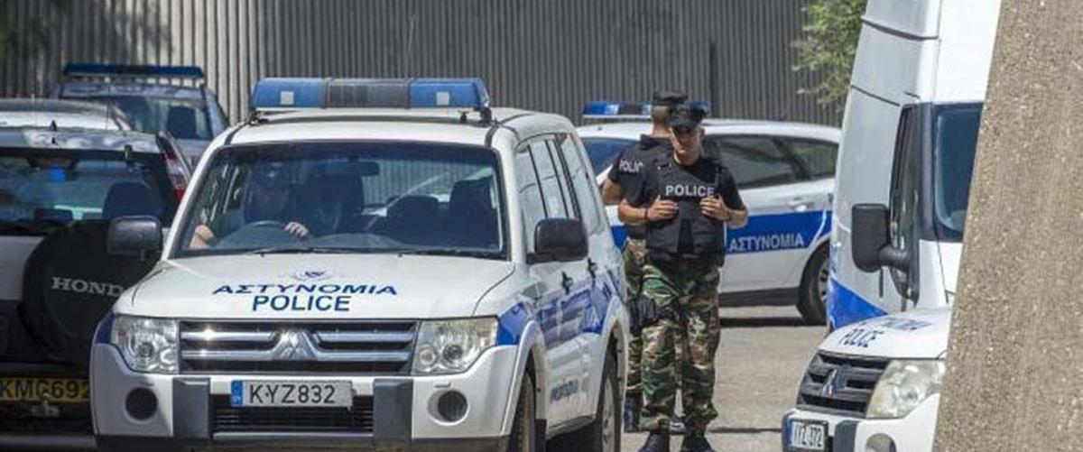 Εξελίξεις στην υπόθεση για τις σχεδιαζόμενες δολοφονίες διδύμων-Άλλες πέντε συλλήψεις στην Πάφο, εντόπισαν πιστόλι, μαχαίρια και κινητά