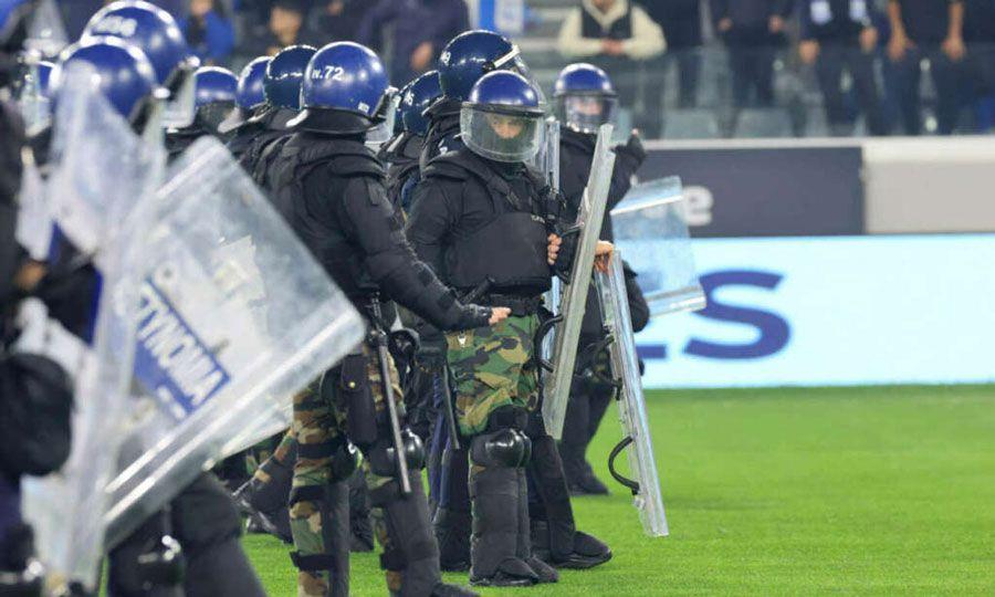 Επεισόδια και πετροπόλεμος μετά την λήξη του ΑΠΟΕΛ-ΑΕΛ στο ΓΣΠ-Τραυματίστηκε αστυνομικός, συνελήφθη οπαδός