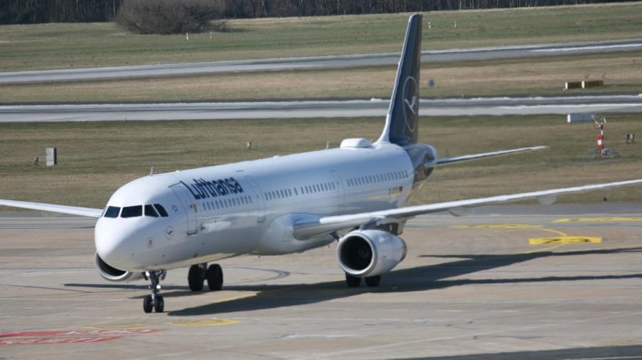5597740896630291 lufthansa-powerbank