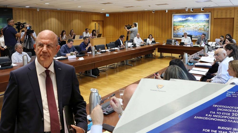Αρχίζει η εξέταση του προϋπολογισμού για το 2027 στη Βουλή - Πρεμιέρα με Κεραυνό και Πατσαλίδη