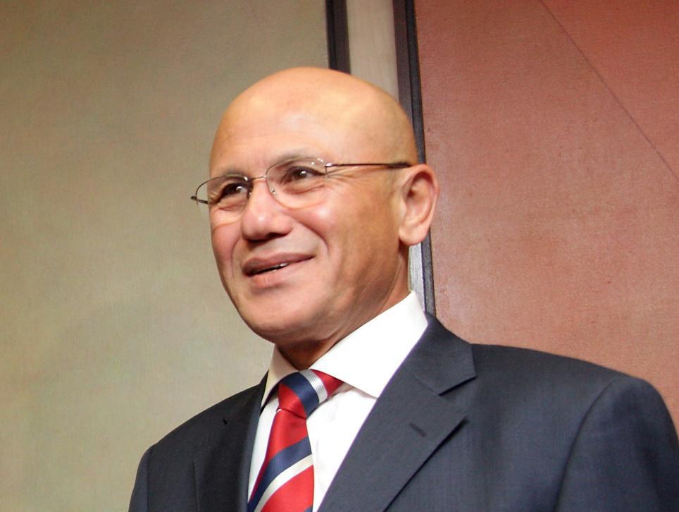 epa01572796 European Commission President Jose Manuel Barroso (L) welcomes Turkish Cypriot leader Mehmet Ali Talat prior to a meeting in Brussels, Belgium on 09 December 2008. EPA/OLIVIER HOSLET