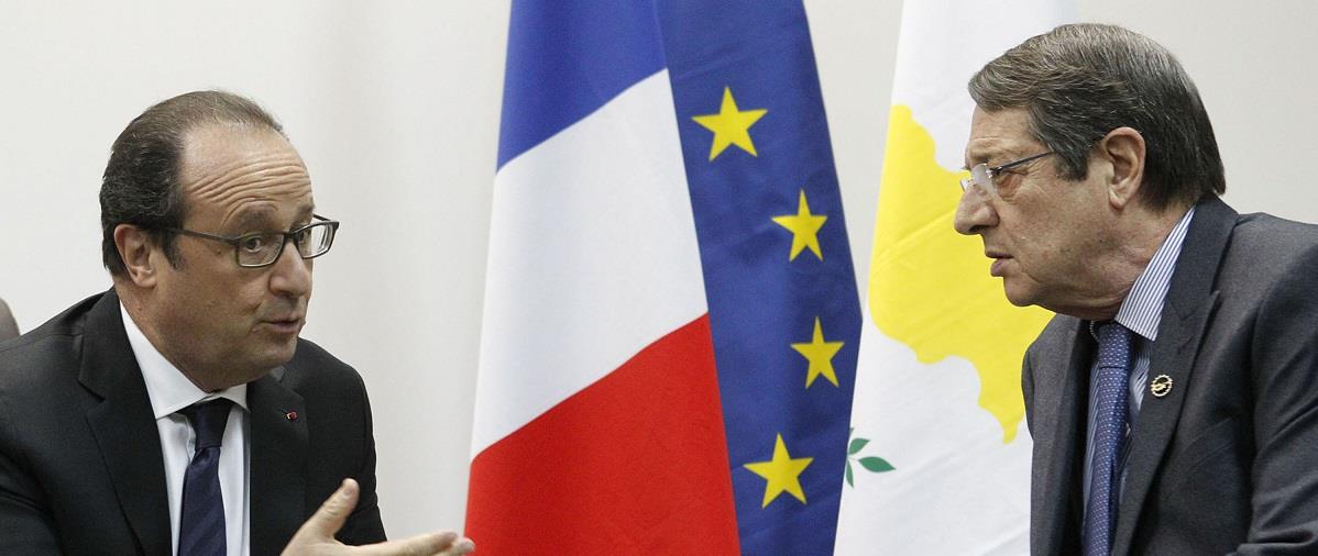 Ο Πρόεδρος της Δημοκρατίας κ. Νίκος Αναστασιάδης συναντάται με τον Πρόεδρο της Γαλλίας κ. Φρανσουά Ολάντ, στο παλιό αεροδρόμιο Λάρνακας.
