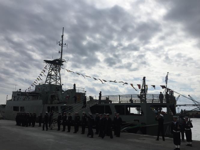 Ο Υπουργός Αμυνας Χ. Φωκαϊδης παρέλαβε το πλοίο που παραχώρησε στην Κύπρο ο Σουλτάνος του Ομάν.