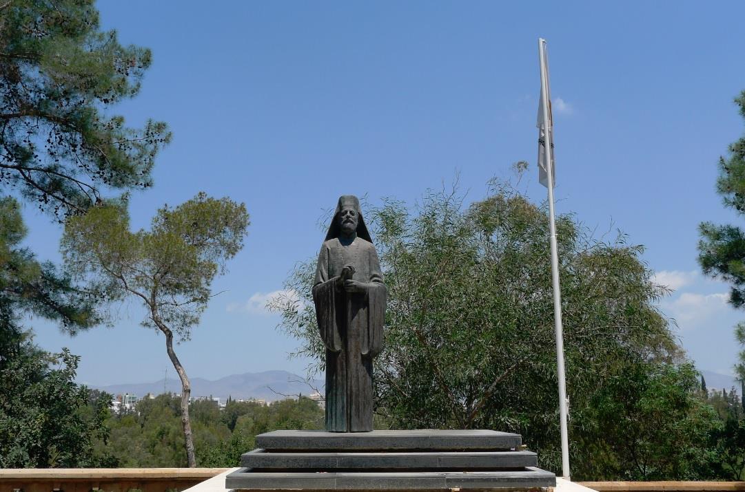 Ανδριάντας Μακαρίου Προεδρικό