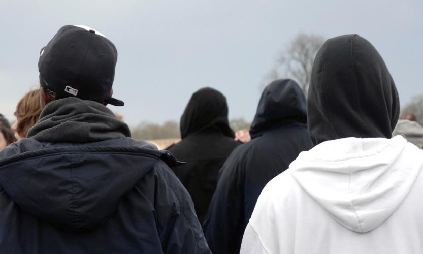 ΑΝΗΛΙΚΟΙ ΠΑΡΑΒΑΤΕΣ