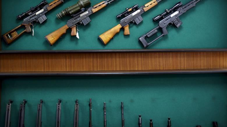 Serbia-France-guns-2015-11-28T091453Z_1074040097_GF20000076416-adam
