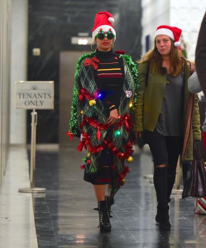 Κινούμενο χριστουγεννιάτικο δέντρο έγινε η σταρ 