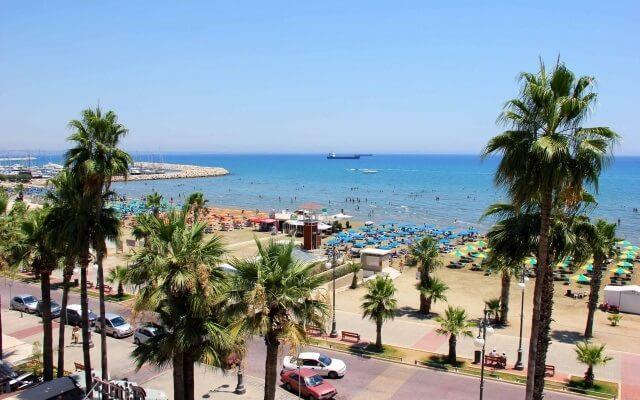 παραλια λαρνακα