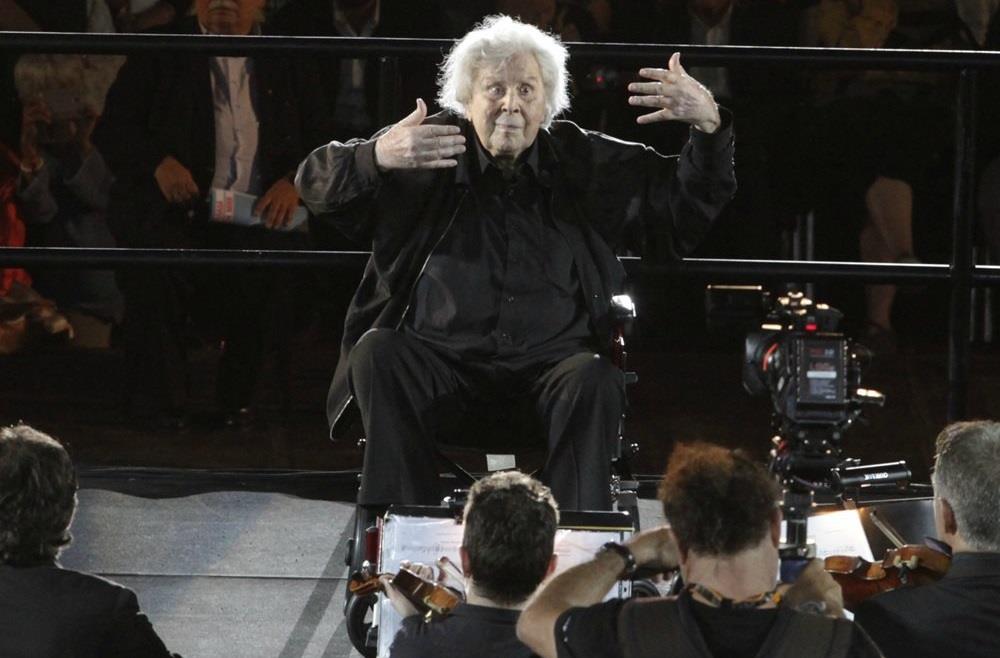 Μίκης Θεοδωράκης