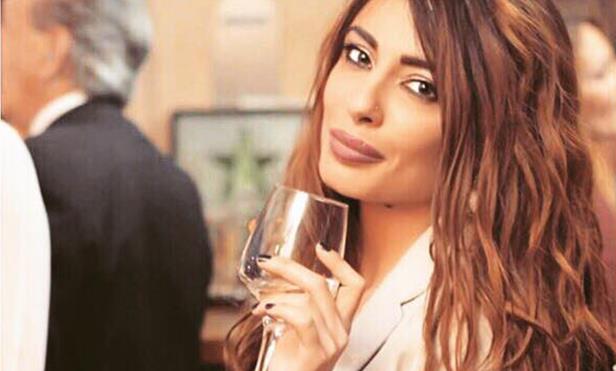 ΜΙΝΑ ΑΡΝΑΟΥΤΗ