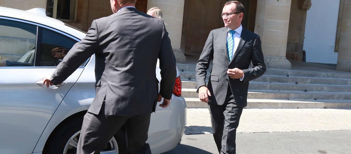 ΕΙΝΤΕ ΦΕΥΓΕΙ