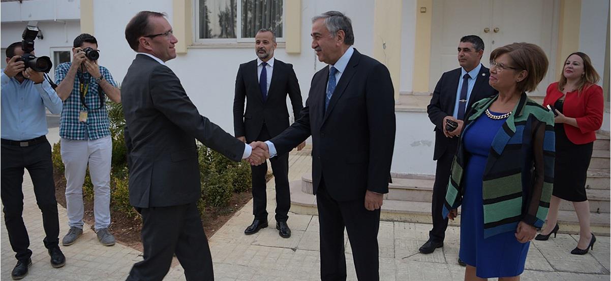 ΤΟΥΡΚΟΚΥΠΡΙΟΣ ΗΓΕΤΗΣ Μ.ΑΚΙΝΤΖΙ - ΕΣΠΕΝ ΜΠΑΡΘ ΕΙΝΤΕ - ΔΕΞΙΩΣΗ