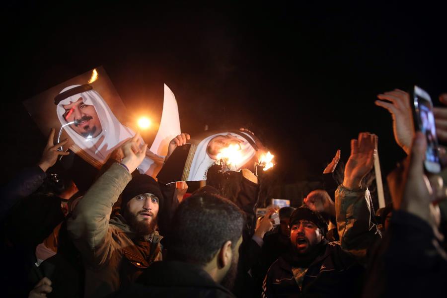 Iranians Burned Saudi Arabia embassy in Tehran