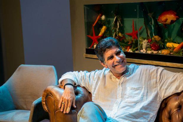 O Γιάννης Μπέζος κατά τη διάρκεια της συνέντευξής του στο Oneman