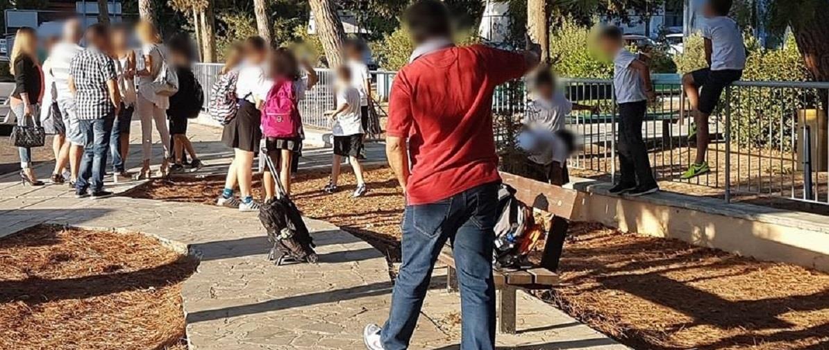 Διαμαρτυρία μαθητών και γονέων σε σχολείο της Λευκωσίας