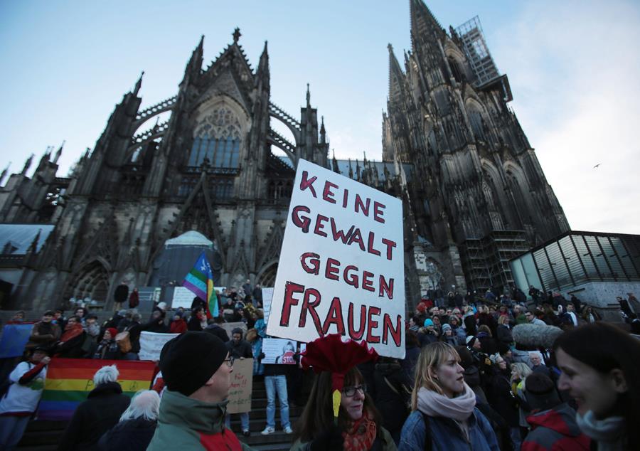 Demonstrations after assaults in Cologne