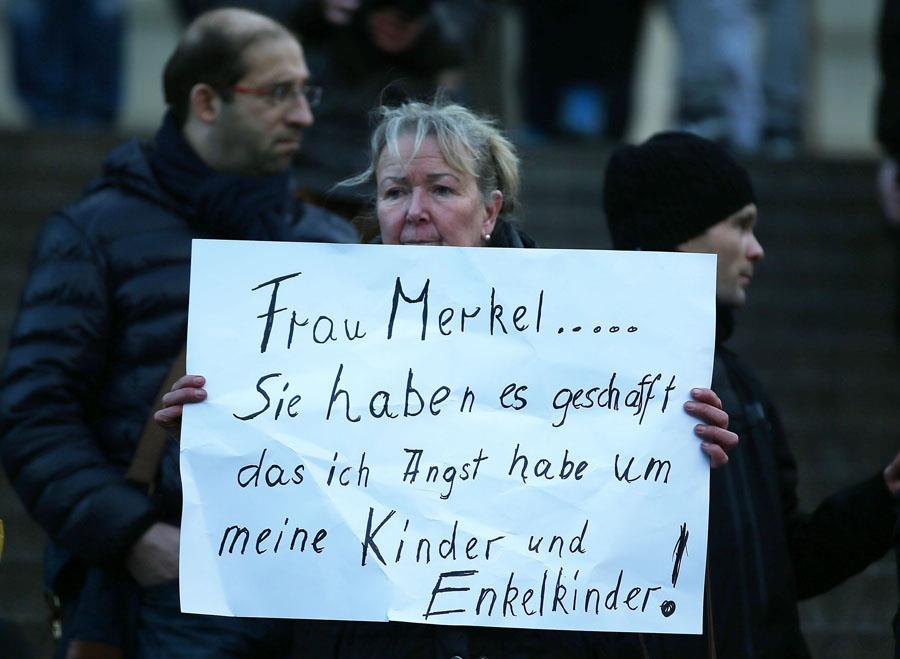 Demonstrations after assaults in Cologne