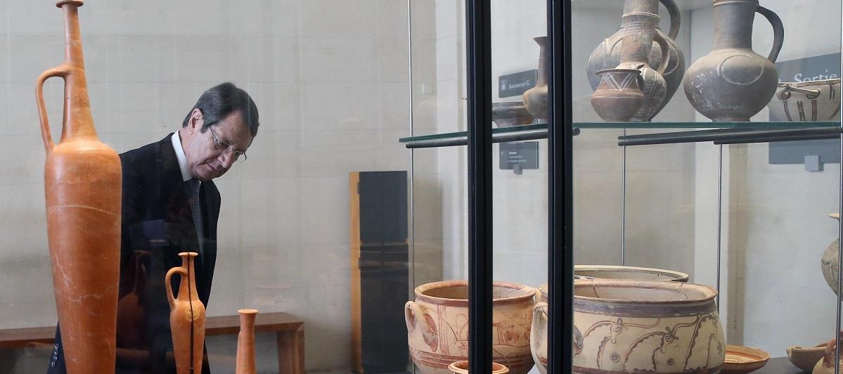 ΠΡΟΕΔΡΟΣ ΑΝΑΣΤΑΣΙΑΔΗΣ – ΜΟΥΣΕΙΟ ΛΟΥΒΡΟΥ