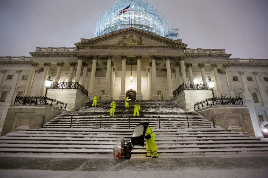 Blizzard hits Washington, DC