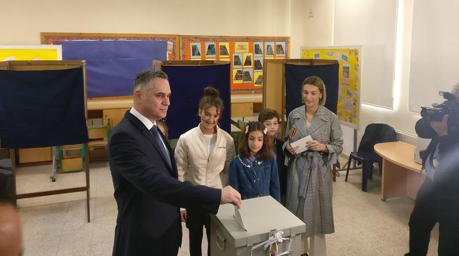 'Ασκησε το εκλογικό του δικαίωμα ο Υποψήφιος της Δημοκρατίας Νικόλας Παπαδόπουλος.