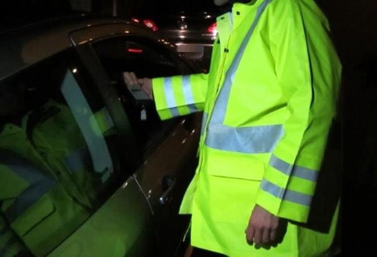 ΟΔΗΓΟΥΣΕ ΣΚΝΙΠΑ