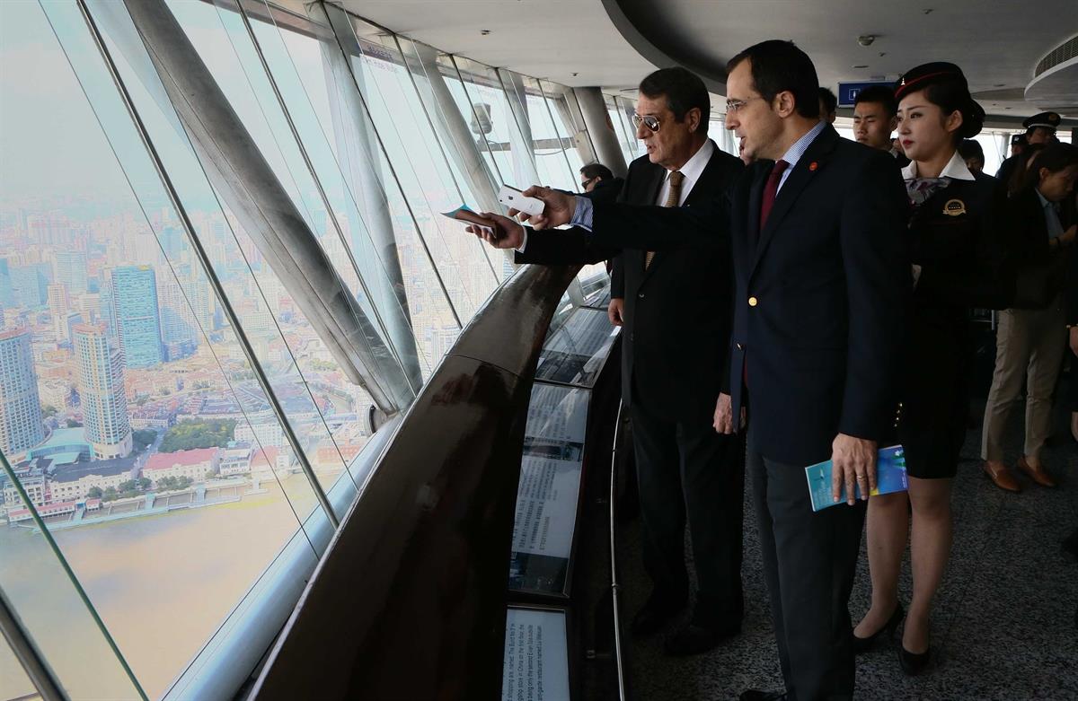 Ο Πρόεδρος της Δημοκρατίας επισκέπτεται το Εμπορικό και Επιχειρηματικό Κέντρο στη Σαγκάη.