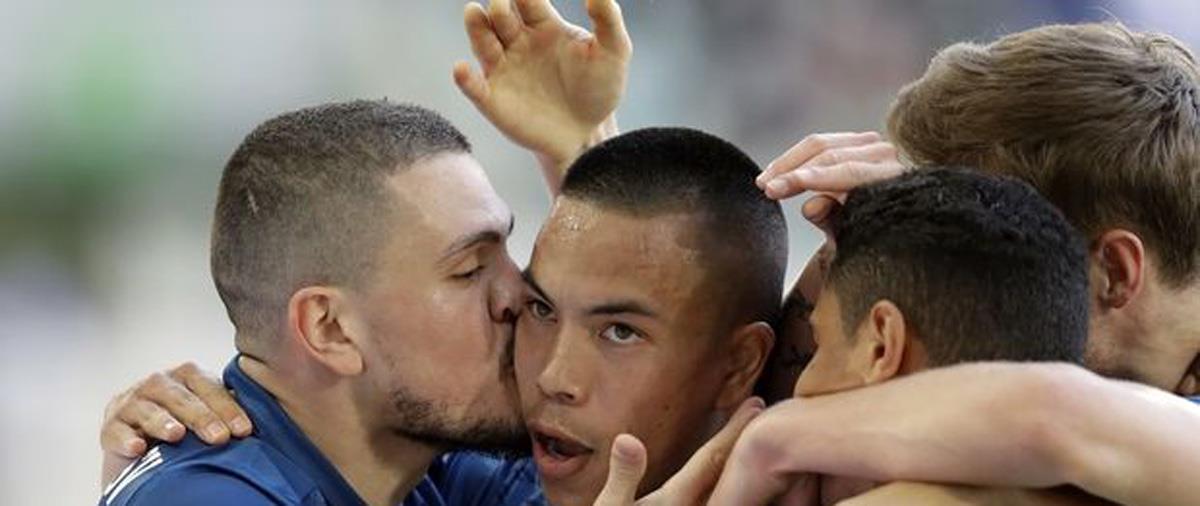 Νίκησε 3-1 στην έδρα της Βόλφσμπουργκ και συνεχίζει να πιστεύει στο θαύμα!