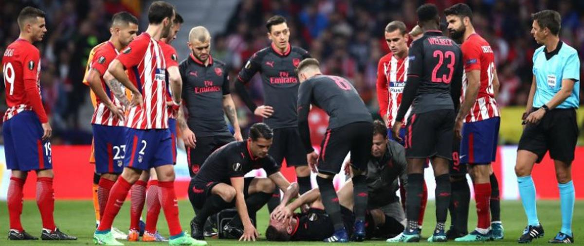 Ο Γάλλος στόπερ της Αρσεναλ χτύπησε μόνος του και μάλλον αρκετά σοβαρά