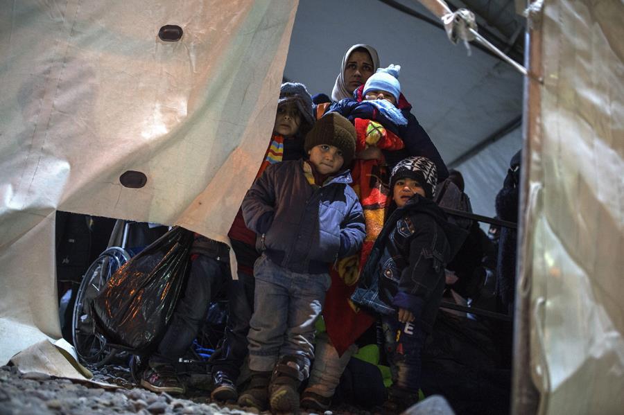 Refugees continue to pass through Macedonia on their way to the European Union