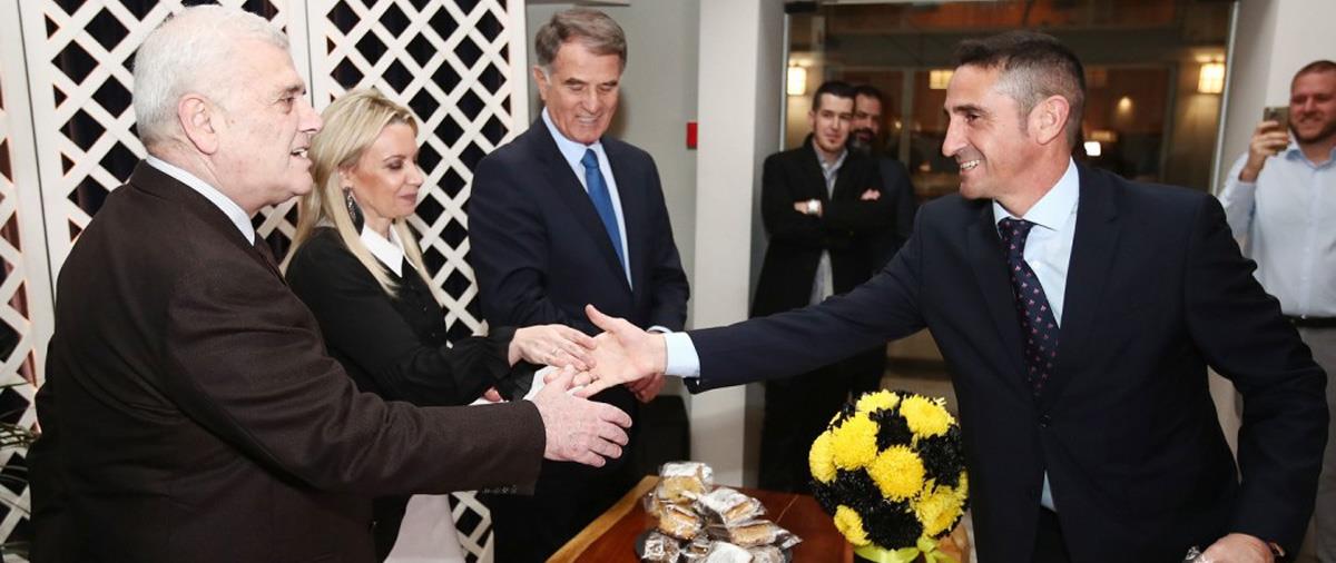 «Επισφράγισαν» την κοινή επιθυμία παραμονής του Ισπανού τεχνικού στην ΑΕΚ