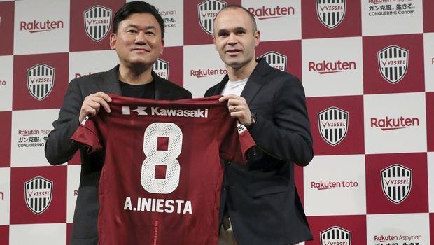 Ο Αντρές Ινιέστα παρουσιάστηκε από την Vissel Kobe της Ιαπωνίας και γνώρισε την αποθέωση από 8.000 οπαδούς, οι οποίοι ενθουσιάστηκαν με την απόκτησή του