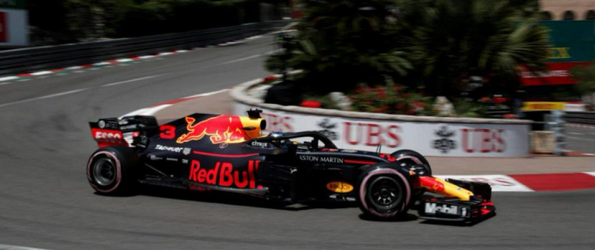 Ο Αυστραλός κράτησε σε όλο τον αγώνα πίσω του τον Φέτελ, ο Χάμιλτον συμπλήρωσε το βάθρο