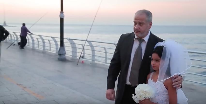 ΠΟΖΑΡΕΙ ΜΕ 12ΧΡΟΝΗ