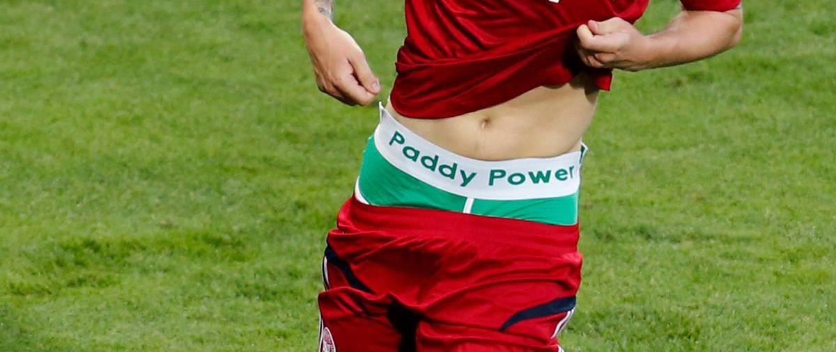 Έχει βγάλει εκατομμύρια και έχει κοροϊδέψει τις μεγαλύτερες ομάδες της Ευρώπης - Το απόλυτο είδωλο κάθε τσαρλατάνου «χτύπησε» ξανά