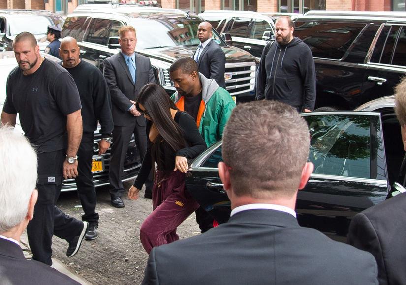 Kim Kardashian & Kanye West Arrive Back In New York City The Day After Being Robbed In Paris
