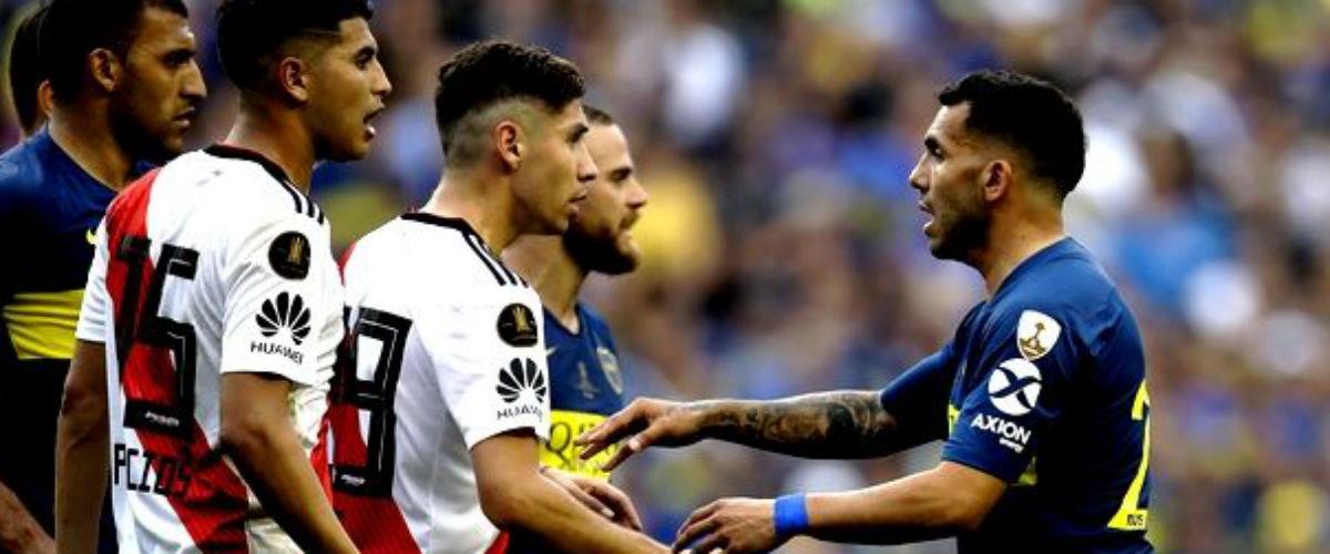 Ο Κάρλος Τέβες ήταν «τρελαμένος» μετά τη λήξη του ισόπαλου (2-2) πρώτου τελικού Copa Libertadores ανάμεσα σε Μπόκα και Ρίβερ