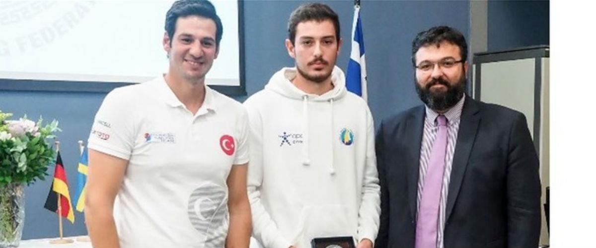 Ο Παναγιώτης Ιορδάνους μιλά για την πρωτοβουλία του να βοηθήσει τον συναθλητή του στη μάχη που έδινε για ένα μετάλλιο – Η αντίδραση του Αλικάν Καϊνάρ